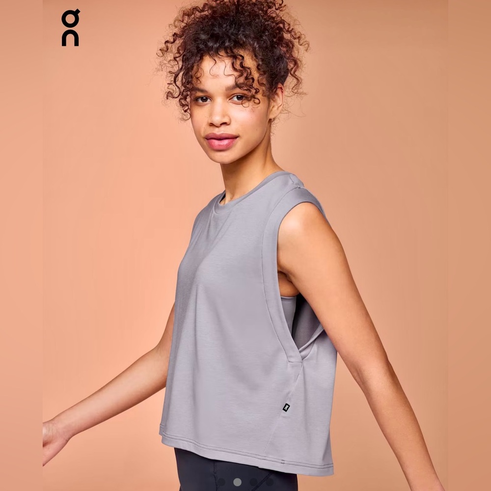On Running Women’s Focus Crop Zinc